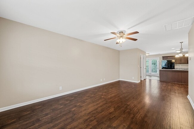 Building Photo - Two Bedroom in Governor's Crossing!