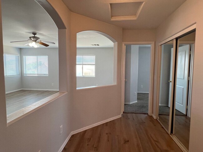 Building Photo - 11383 W Mountain View Dr