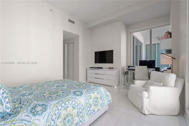 Building Photo - 900 Brickell Key Blvd