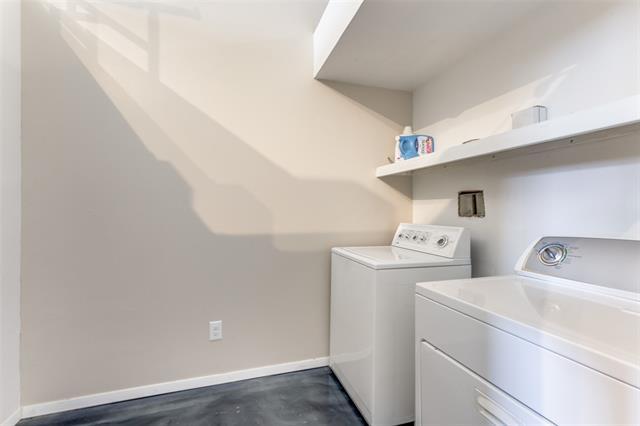 Building Photo - 1813 Clarence St