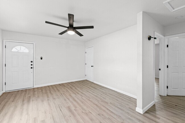 Building Photo - 3038 Weir Ave
