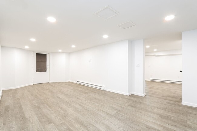 Building Photo - 400 W Bridge St