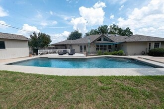 Building Photo - 300 Las Plumas Dr