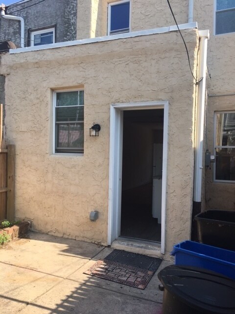 Building Photo - 2 BED 1 BATH house in South Philly!