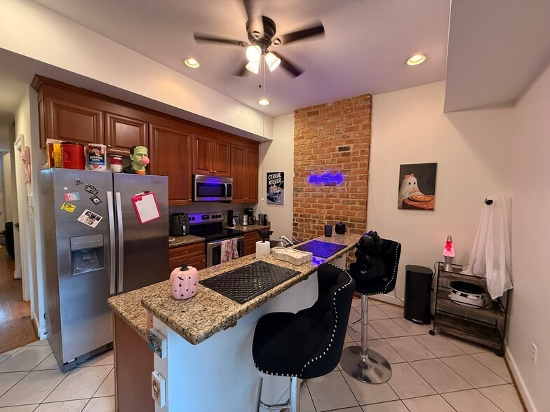 Building Photo - 1513 W Cary St