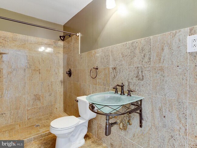 Building Photo - 6704 Dorothy Giles Ct