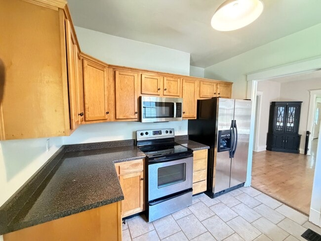 Building Photo - Spacious & Comfortable Two-Bedroom, and Bath House!