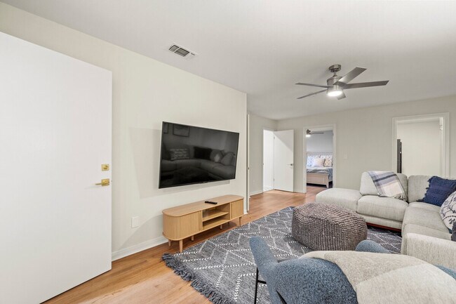 Building Photo - 515 Golden Eagle Loop