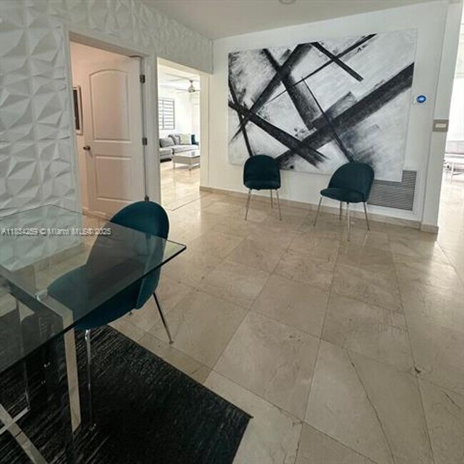 Building Photo - 17650 NE 19th Ave