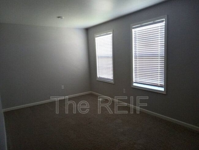 Building Photo - 4477 Soya Ave