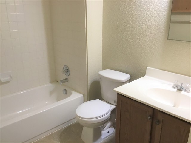 Building Photo - 10423 Manor Crk