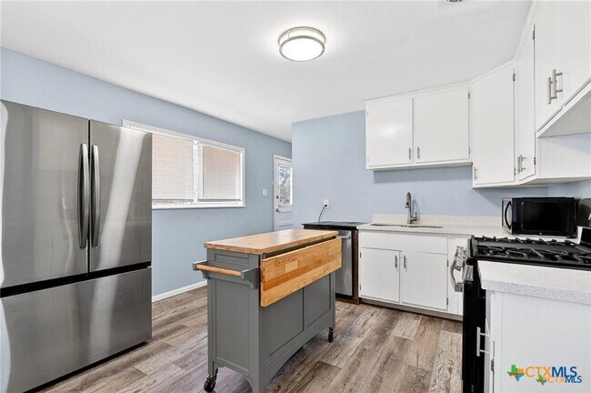 Building Photo - 1305 Arkansas Ave