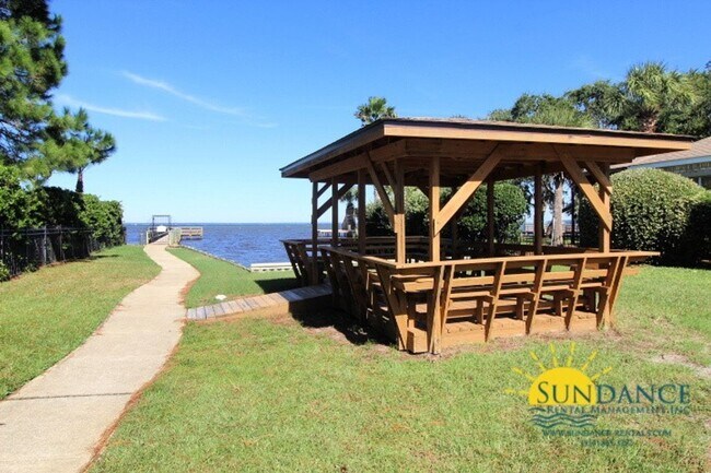 Building Photo - Gorgeous 3 Bedroom Townhouse in Miramar Beach
