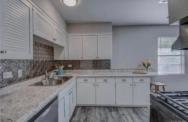 Building Photo - Spacious 3 Bedroom, 2 Bath Home – Move-In ...