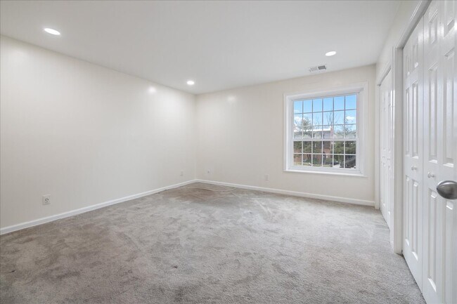 Building Photo - 4000 Gypsy Ln