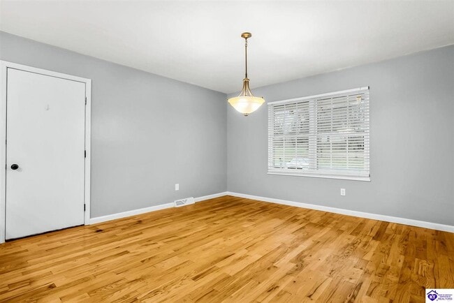 Building Photo - 215 Darrell Dr