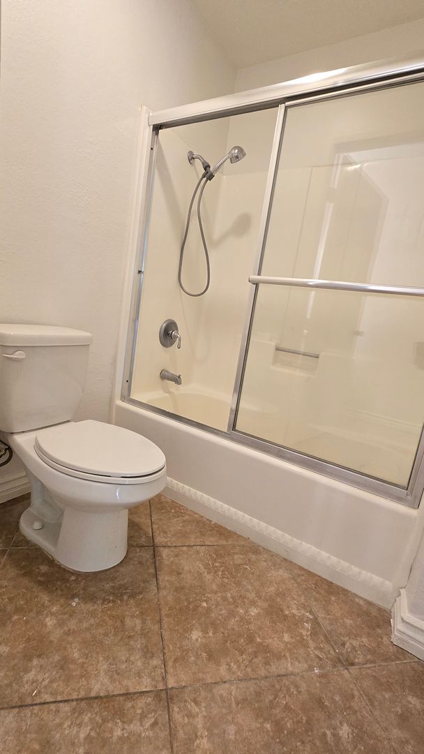 Building Photo - Santa Ana - 1 Bedroom 1 Bath Downstairs Co...