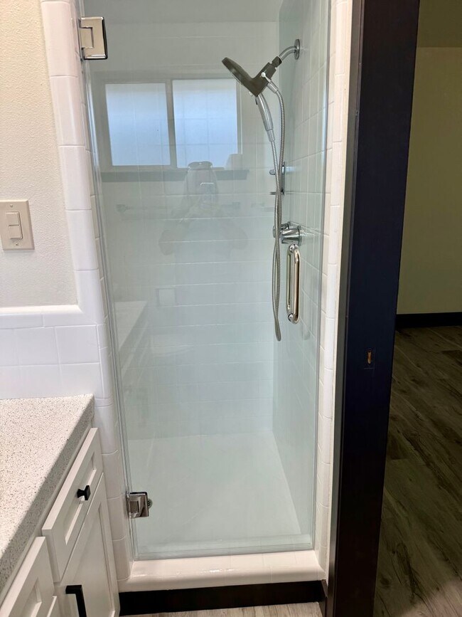 Building Photo - Beautiful remodeled home