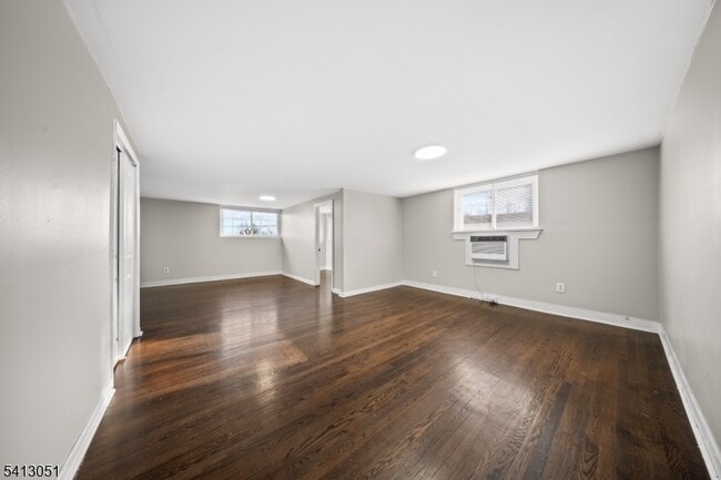 Building Photo - 339 N 6th St