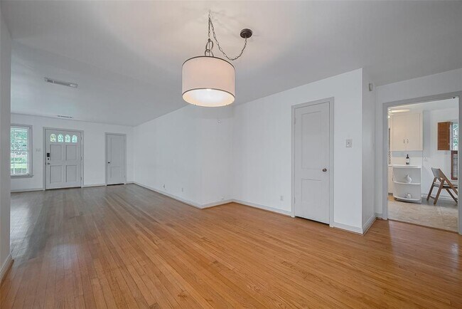 Building Photo - 3610 Glen Haven Blvd