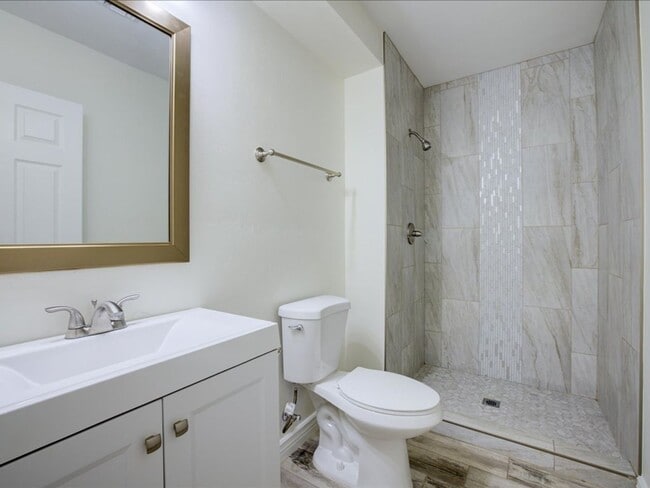 Building Photo - Modern Living!  3 bedroom, 2 Bath!    Mother-in-Law Suite In Back for Rent as well!
