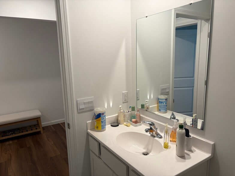 Building Photo - 3856 Bradley Dr