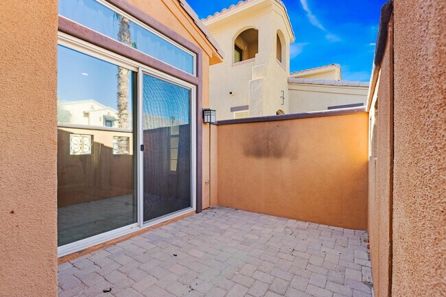 Building Photo - 52178 Rosewood Ln