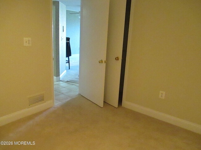 Building Photo - 32 Center Ave