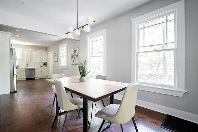 Building Photo - 943 Rose Cir SW