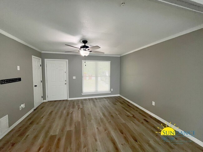 Building Photo - Charming 3 Bedroom Home in Crestview!