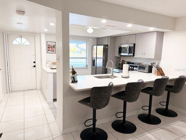 Building Photo - 5027 SW 16th Pl