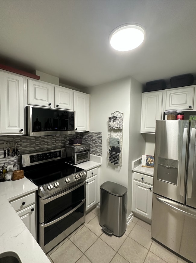 kitchen, stainless steel appliances less than one year old - 23 Pierside Dr