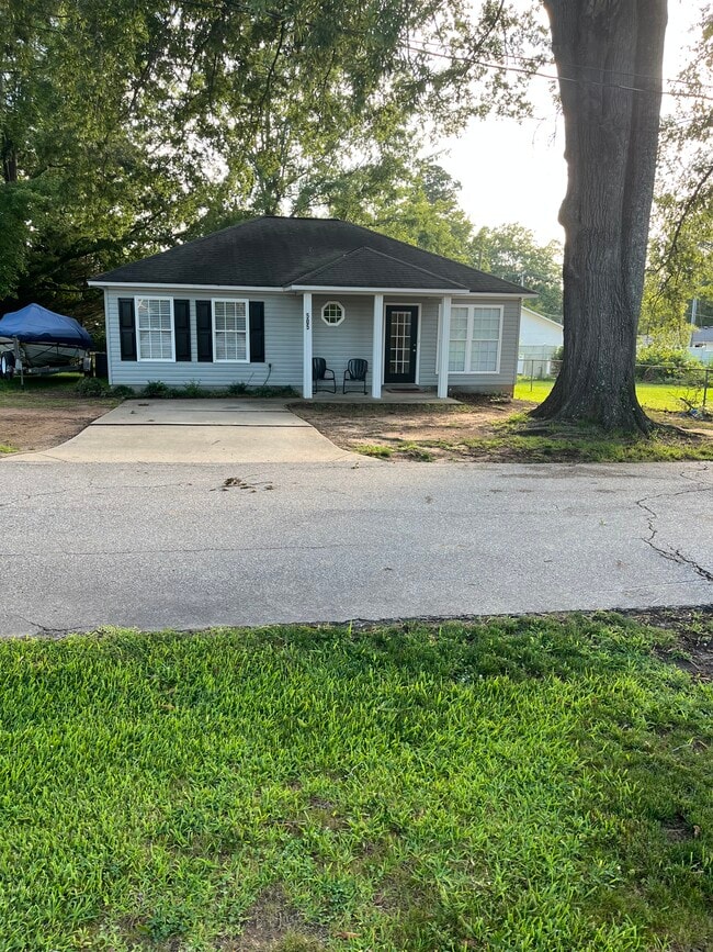 Building Photo - 505 Sandy Ln