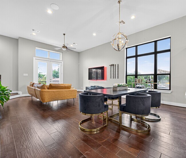 Building Photo - 1205 Wrightwood St