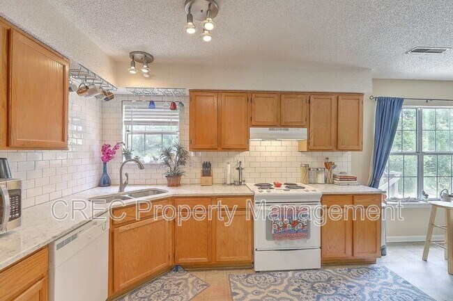 Building Photo - 2318 N England Ct