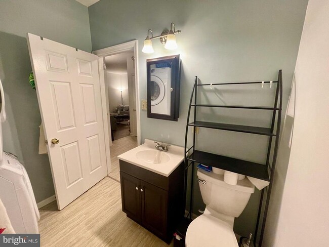 Building Photo - 301 N Darlington St