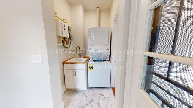 Building Photo - 1108 Landon Ave