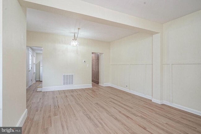 Building Photo - 19 E Millbrooke Ave