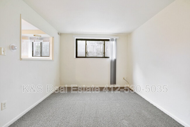 Building Photo - 760 5th Ave