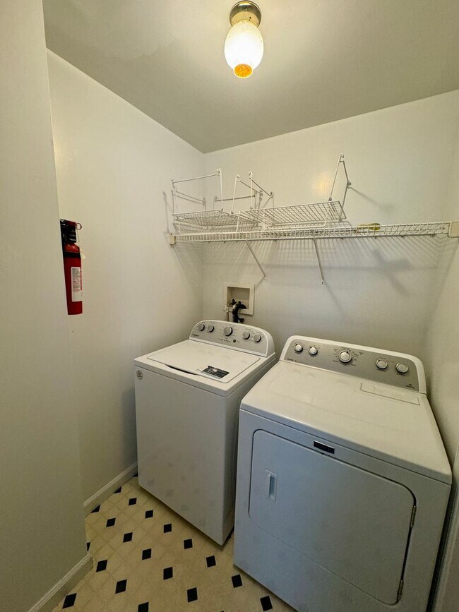 Building Photo - 809 ROCKWOOD DR ELIZABETHTOWN, PA 17022