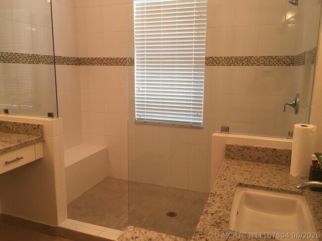 Building Photo - 23045 Clear Echo Dr