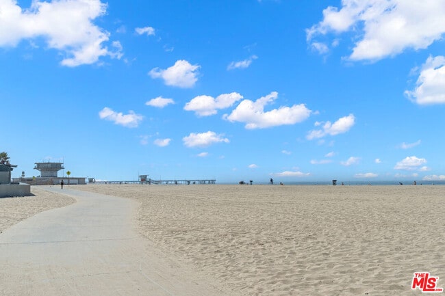 Building Photo - 1914 Pacific Ave