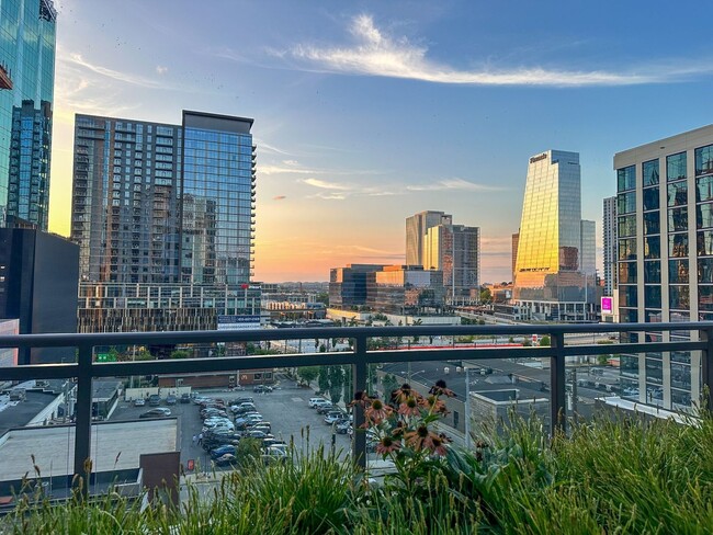 Building Photo - Welcome to your new home! Luxury 1BE1BA condo at the Pullman Gulch Union in the center of Nashvil...