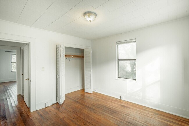 Building Photo - Updated 2 Bedroom Red Bank Home with Porch and Backyard