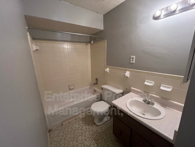 Building Photo - 2827 Sonora Dr