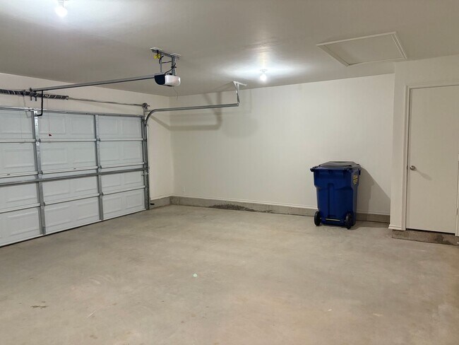 Building Photo - 821 S Wilson Ave