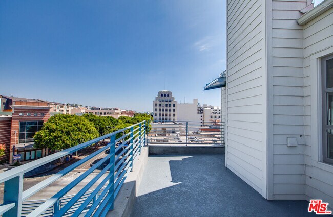 Building Photo - 1358 4th St