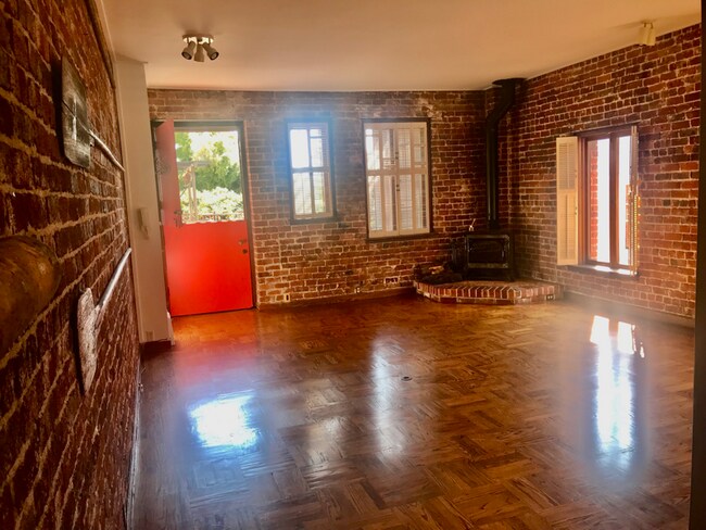 Building Photo - 3985 Sacramento St