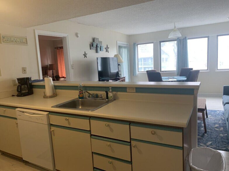 Building Photo - 983 Cayman Ct