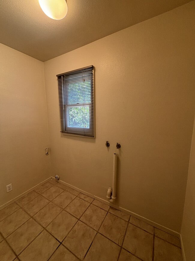 Building Photo - 1334 Grape Ave
